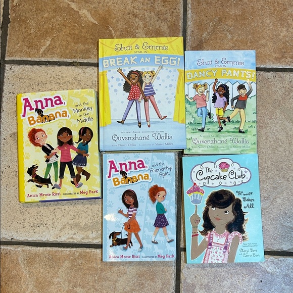Other - Books, 2 Hardbacks, 3 Paperbacks Anna Banana and Shai Eminem, The cupcake club